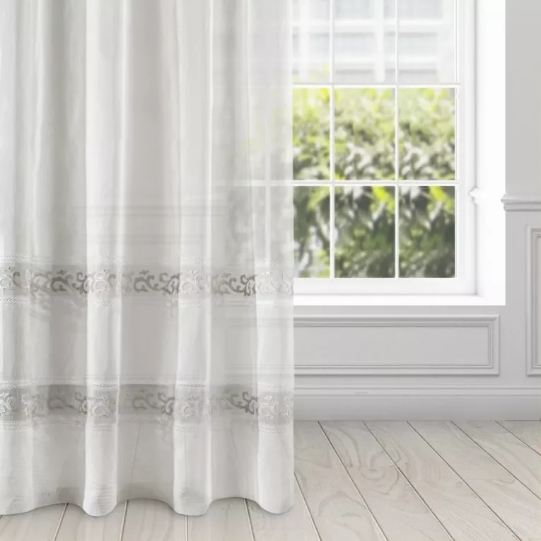Firana biało, szara zdobiona mereżką, ornamentowym wzorem z welwetu 140x270 cm przelotka ANNE DIVA LINE