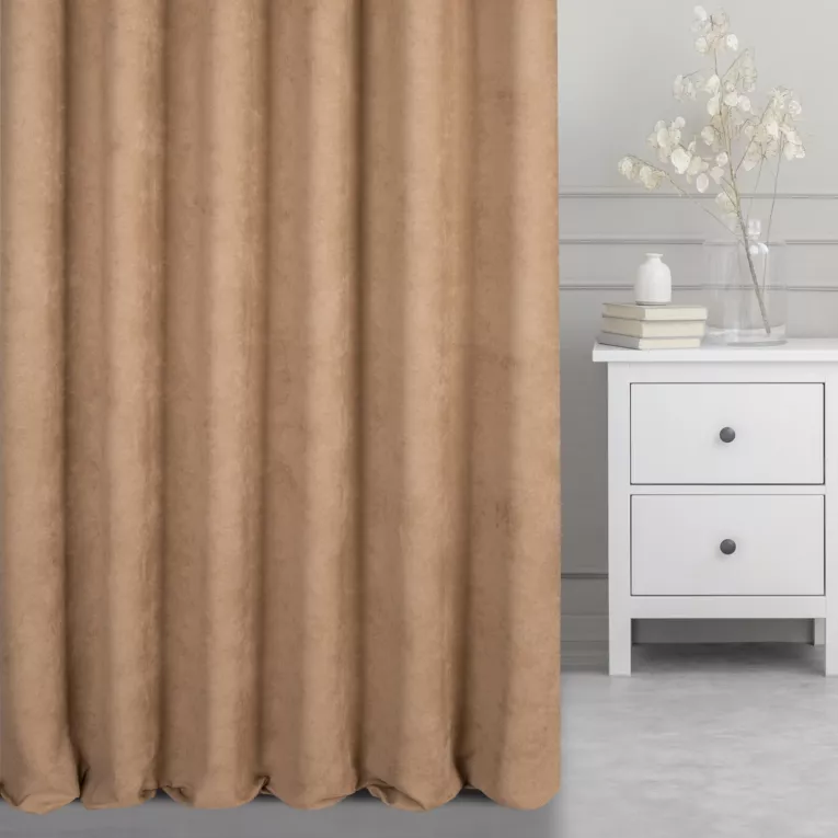Zasłona szyta na taśmie 5 cm jasnobrązowa z miękkiej tkaniny o welurowej strukturze i wyraźnym splocie