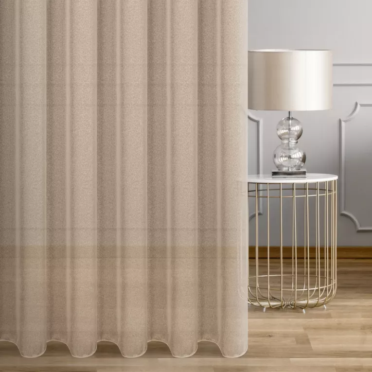 Firana szyta na taśmie 5 cm beżowa z drobnej siateczki, wykończona obciążnikiem