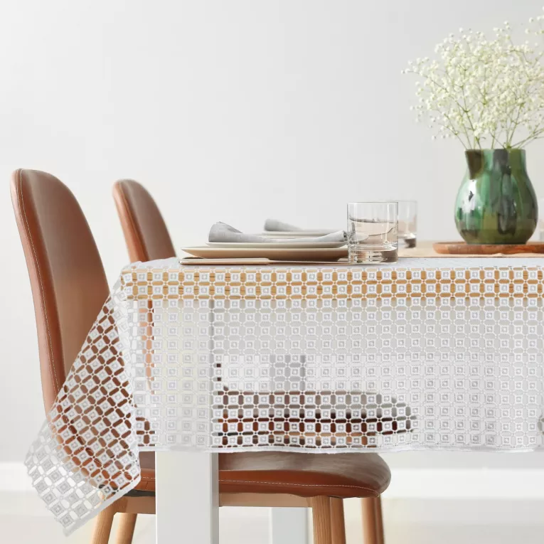 Obrus biały 145x350 cm z gipiury o geometrycznej ażurowej strukturze