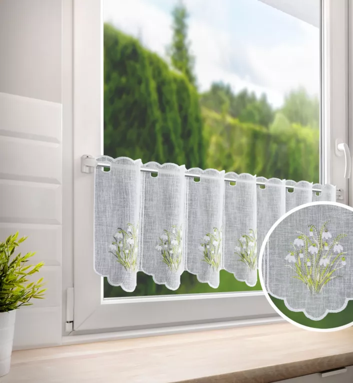 Tkanina firanowa zazdrostka z etaminy zdobiona haftem przebiśniegów