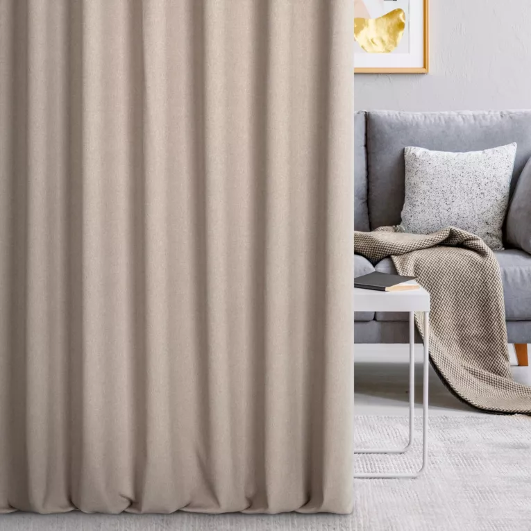 Zasłona szyta na flexach ciemnobeżowa z miękkiej tkaniny o naturalnym splocie w stylu ekologicznym