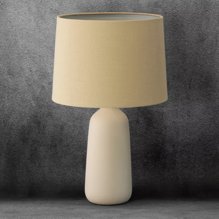 Lampa stołowa do kuchni beżowa EZRA na ceramicznej podstawie w stylu boho z abażurem z imitacji lnu