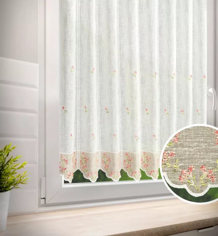 Tkanina firanowa zazdrostka z etaminy zdobiona haftem drobnych kwiatuszków