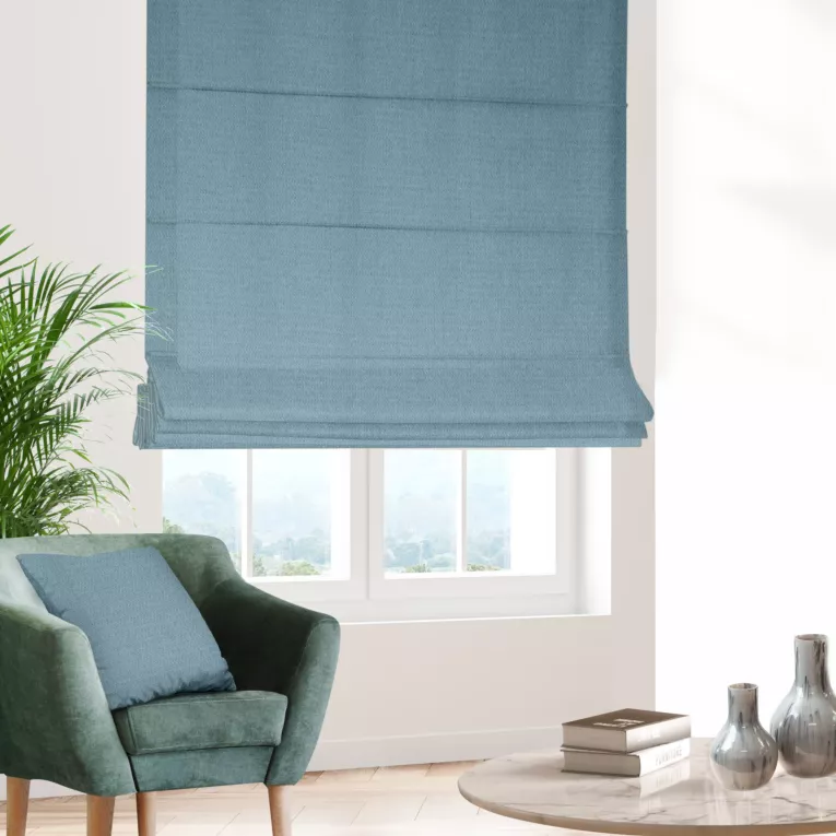 Roleta rzymska niebieska z tkaniny o naturalnym splocie z efektem melanżu