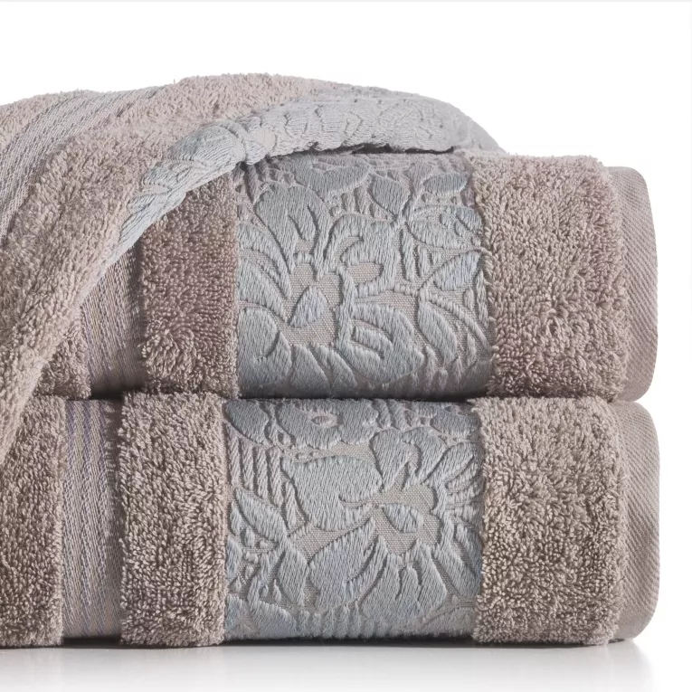 EUROFIRANY CLASSIC Ręcznik SYLWIA 1 z żakardową bordiurą tkaną w ornamentowy wzór