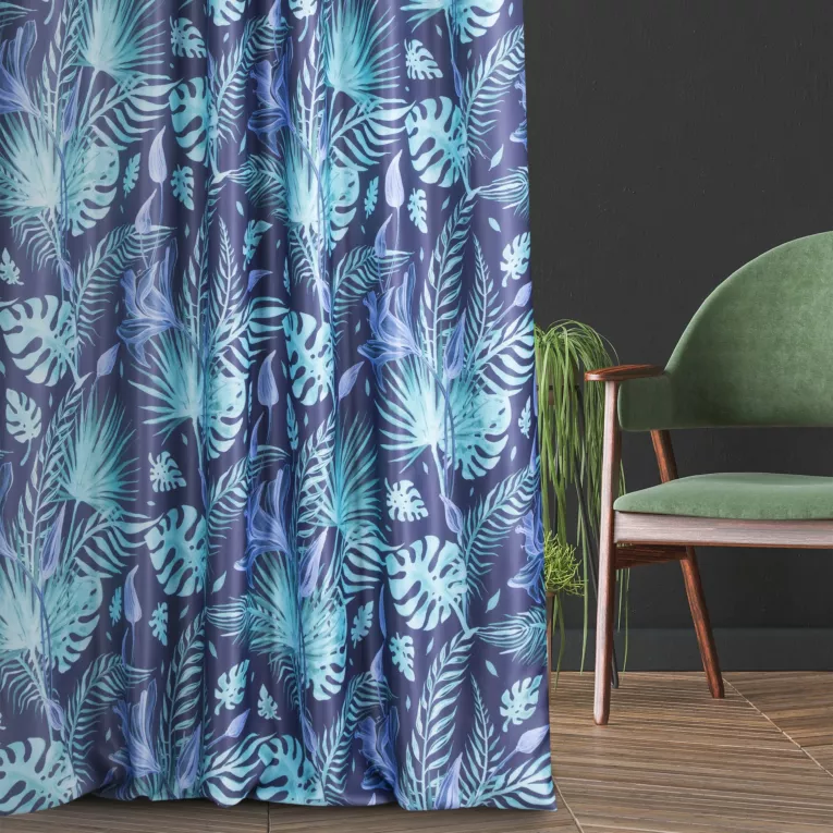 Tkanina zasłonowa zaciemniająca typu blackout, zdobiona nadrukiem egzotycznych  kwiatów i liści