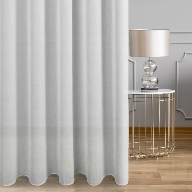 Firana szyta na taśmie 5 cm biała z miękkiej w dotyku, kreszowanej tkaniny, wykończona obciążnikiem