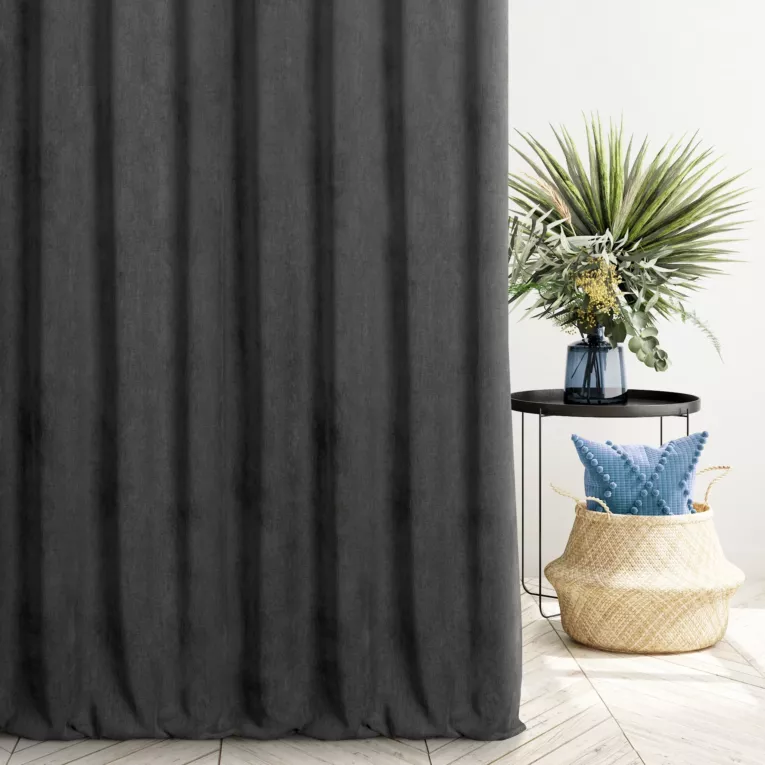 Zasłona szyta na taśmie 5 cm grafitowa z miękkiej matowej tkaniny szenilowej o naturalnym splocie