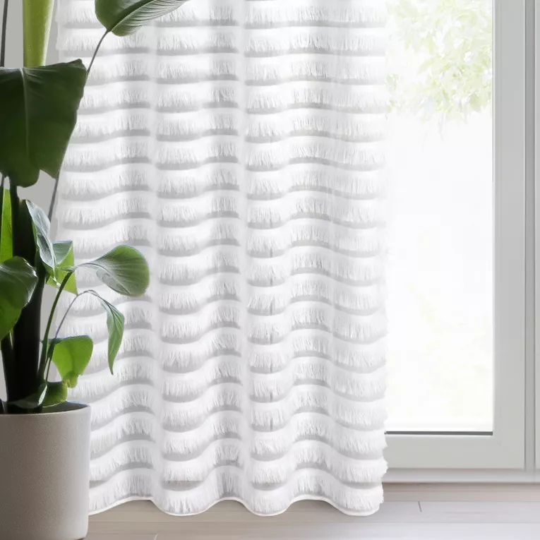 Firana biała z etaminy zdobiona po całości pasami delikatnych frędzli 140x250 cm przelotka DANA