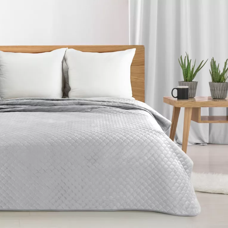 Narzuta welwetowa srebrna 220x240 cm pikowana metodą hot press z motywem rybiej łuski ARIEL Eurofirany Classic