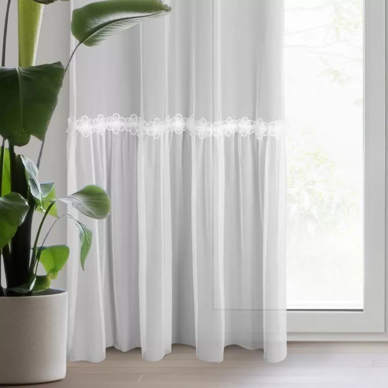 Firana biała z etaminy zdobiona aplikacją w kwiaty 140x250 cm przelotka ALISON