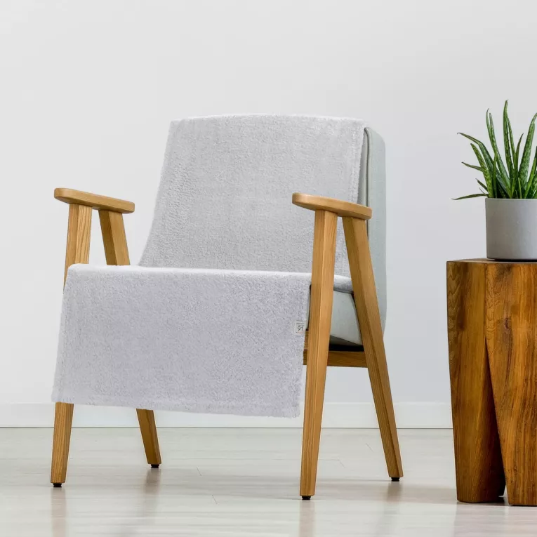 Narzuta na fotel z polaru 70x160 cm srebrna LORI Design 91