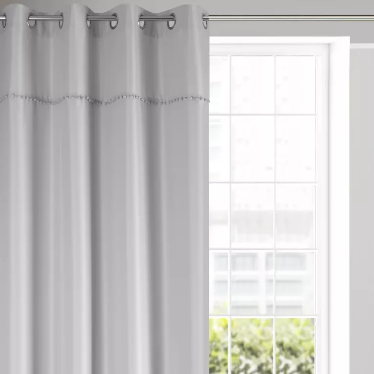 Zasłona stalowa z pomponami z matowej tkaniny 135x260 cm przelotka - DEFNE
