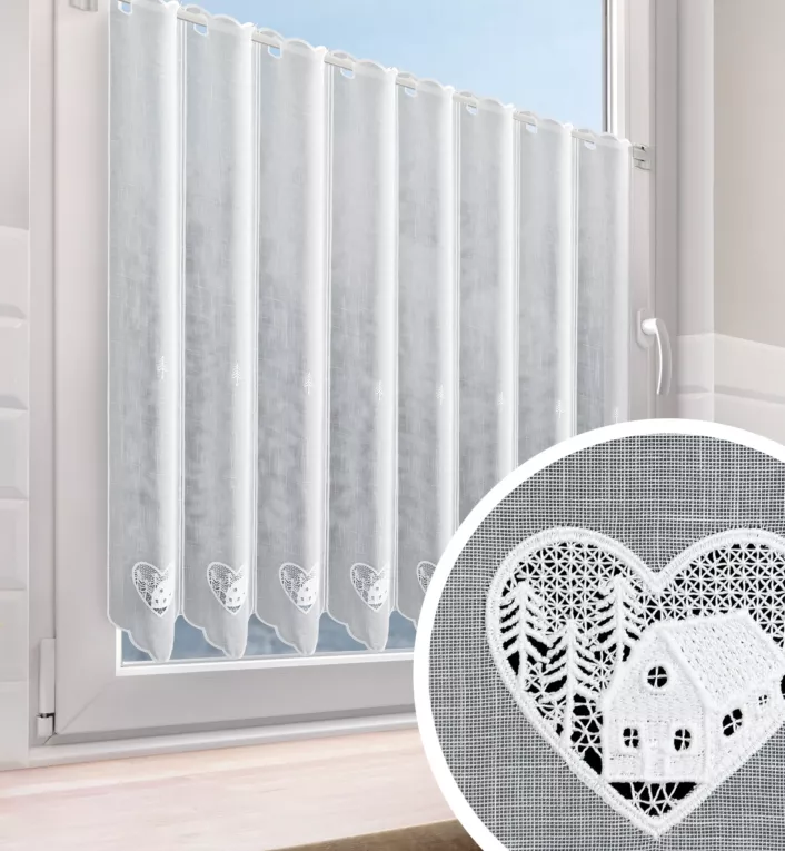 Tkanina firanowa zazdrostka świąteczna zdobiona haftem w ażurowe serce