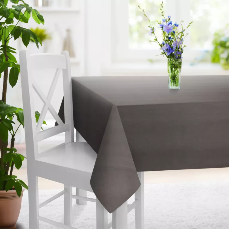 Obrus szyty popielaty z miękkiej tkaniny o welurowej strukturze