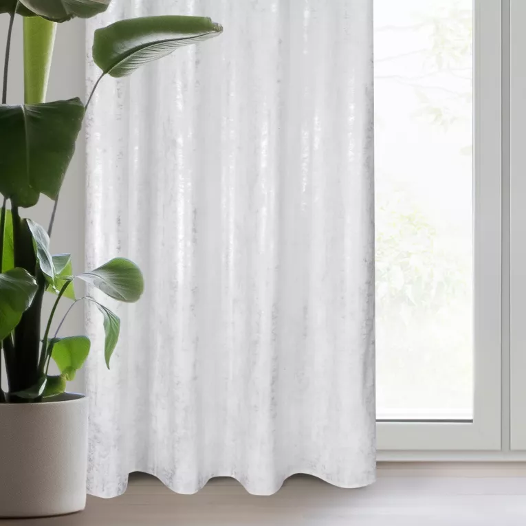 Zasłona welwetowa biało, srebrzysta zdobiona przecieranym wzorem 140x250 cm przelotka - RENIA