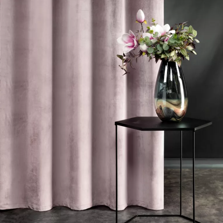 Zasłona pudrowy róż z aksamitnego błyszczącego welwetu 140x270 cm taśma - LUCCA