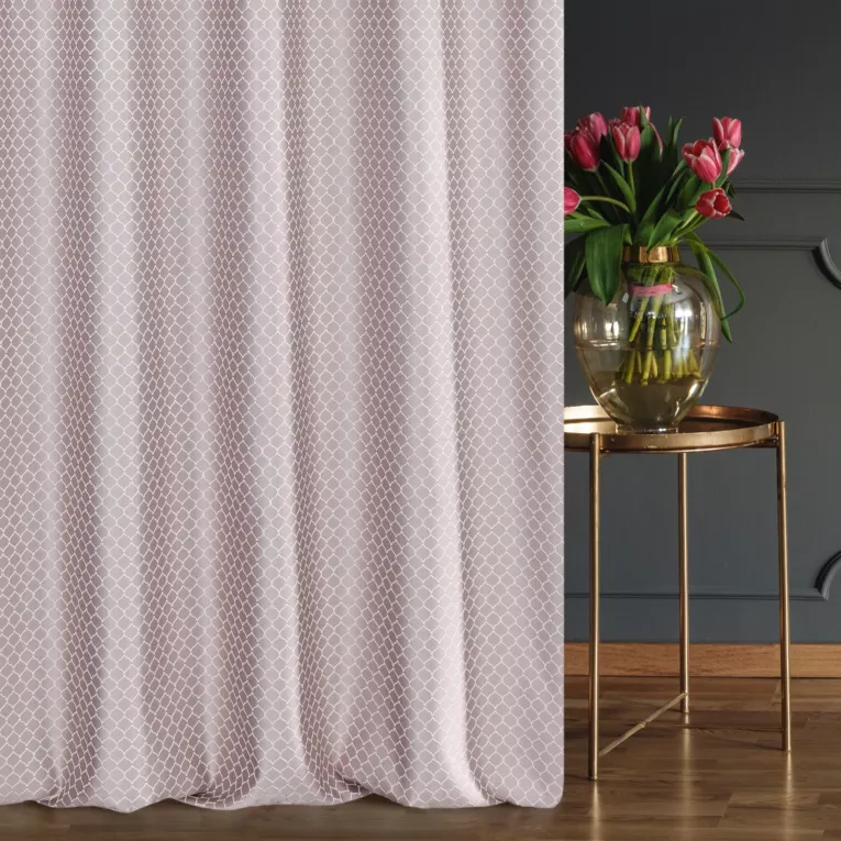 Zasłona szyta na taśmie 5 cm INESSE beżowa w geometryczny wypukły wzór z drobnym błyszczącym elementem