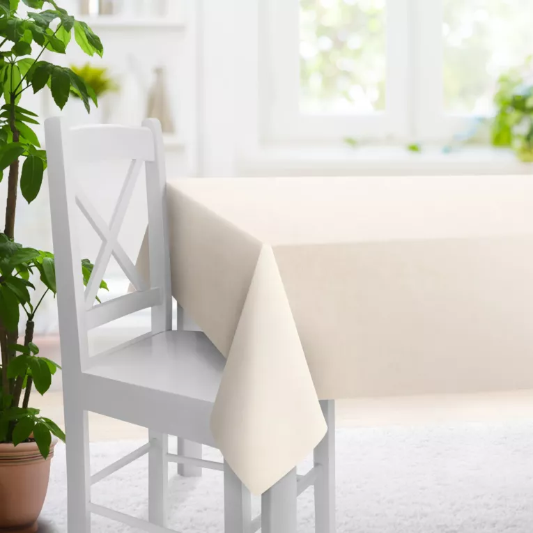 Obrus szyty ENYA kremowy z miękkiej półmatowej tkaniny welwetowej