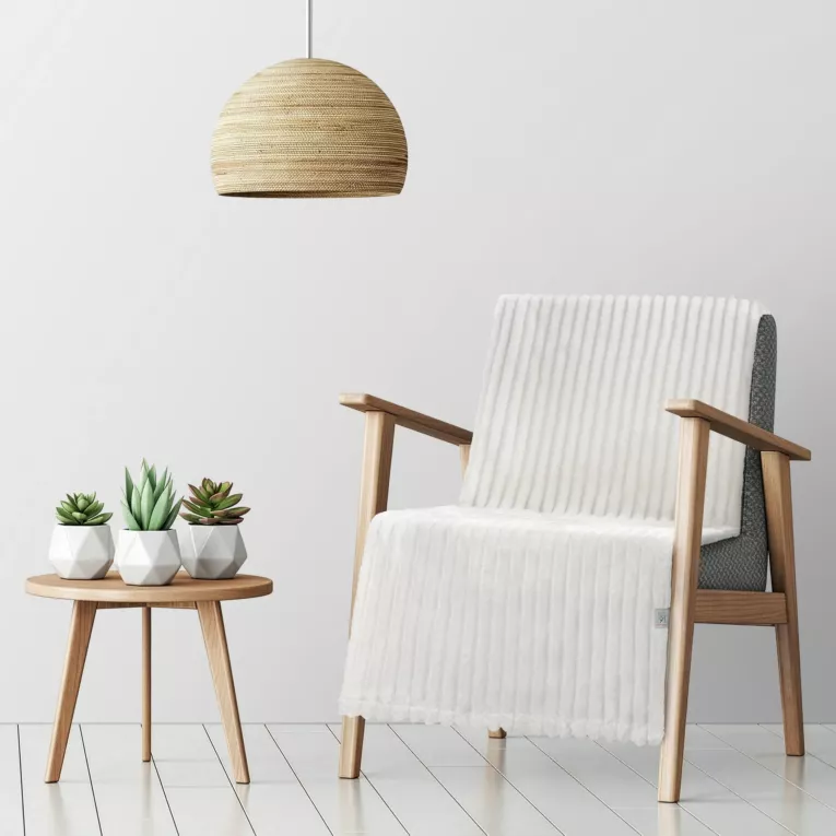 Narzuta na fotel - koc 70x160 cm biała z wytłaczanym wzorem i efektem 3D SOFT Design 91