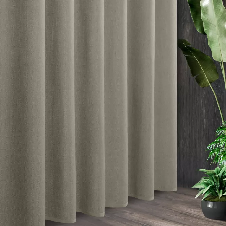 Tkanina zasłonowa zdobiona drobnym strukturalnym wzorem