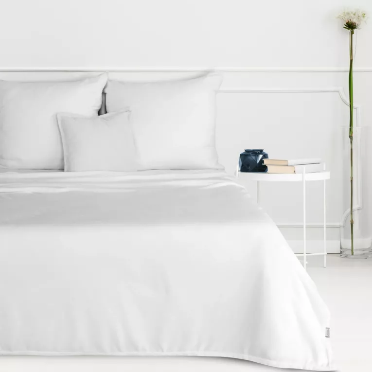 Koc 150x200 cm biały miękki i delikatny w dotyku jednokolorowy koc SIMPLE 1