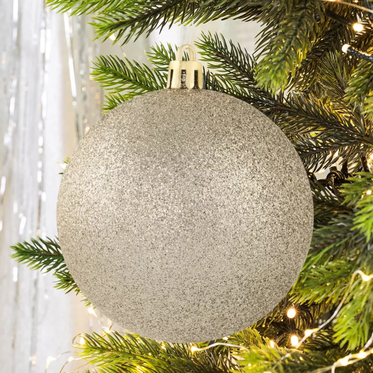 Bombka choinkowa obsypana lśniącym brokatem