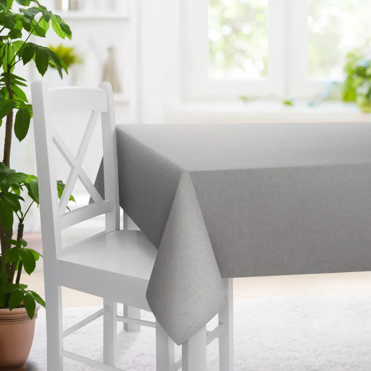 Obrus na wymiar szary o naturalnym charakterze, z widocznym, ozdobnym splotem