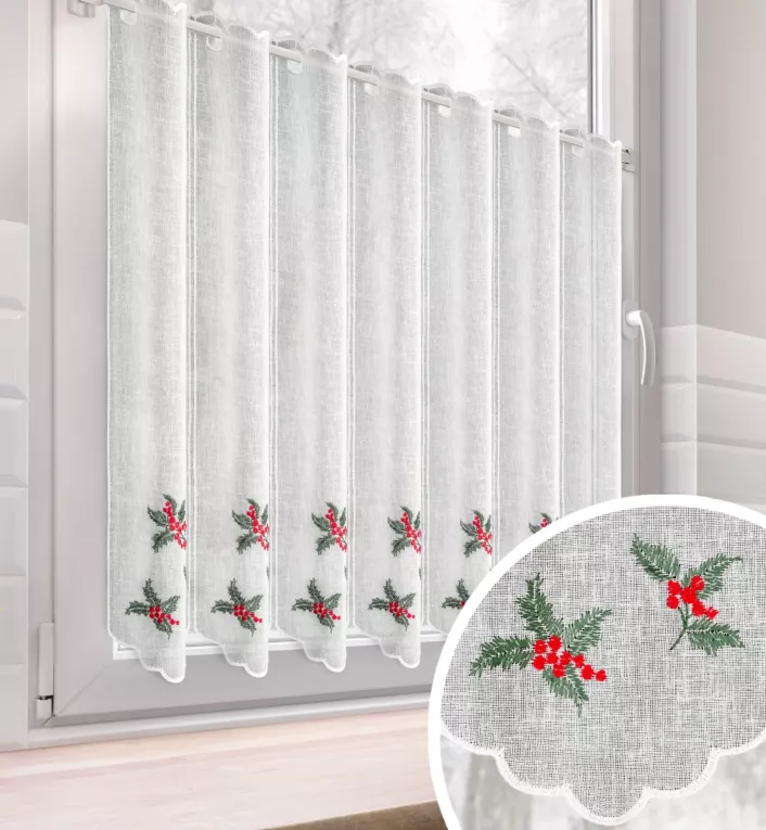 Tkanina firanowa zazdrostka z etaminy zdobiona świątecznym haftem z motywem ostrokrzewu