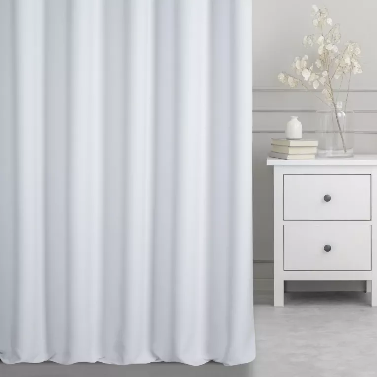 Zasłona szyta na taśmie 5 cm biała z miękkiej tkaniny o welurowej strukturze i wyraźnym splocie