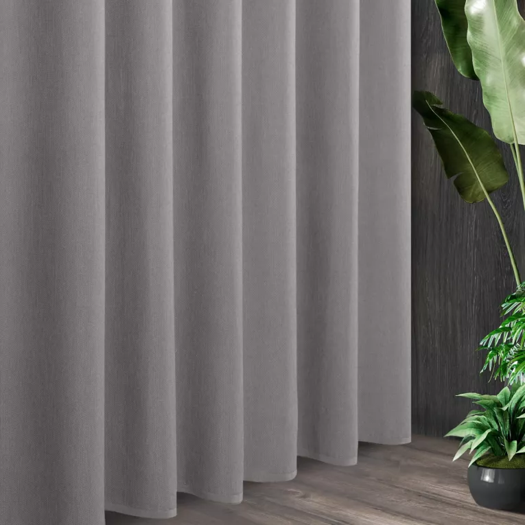 Tkanina zasłonowa zdobiona drobnym strukturalnym wzorem