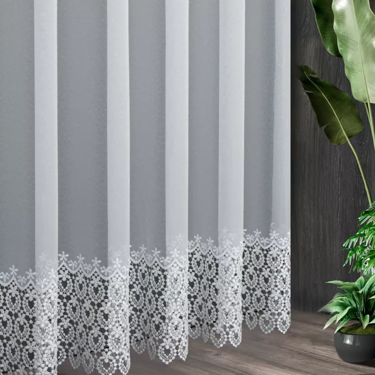 Tkanina firanowa markizeta z pasem gipiurowego haftu