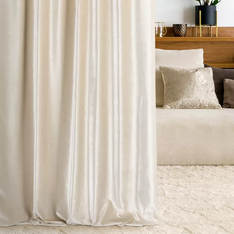 Tkanina zasłonowa gładka, miękka, welwetowa, z wyraźnym połyskiem z kolekcji Eva Minge