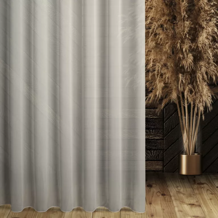 Firana szyta na przelotkach biała z supermiękkiej tkaniny o perłowym połysku, wykończona obciążnikiem