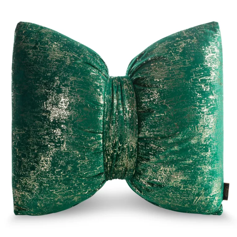 Poduszka 45x55 cm welwetowa kolor ciemnozielony w kształcie kokardy z przecieranym lśniącym wzorem KODARDA 1