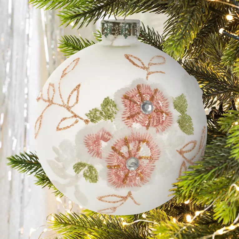 Bombka szklana  zdobiona kwiatuszkami z koronki i kryształkami
