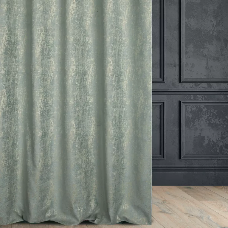 Zasłona szyta na taśmie 5 cm MALLORCA miętowo złocista z miękkiej tkaniny szenilowej przetykanej błyszczącą nicią