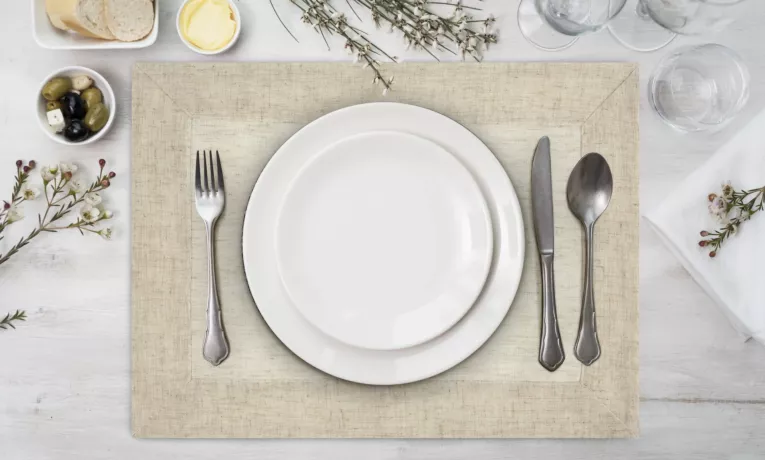 Komplet podkładek 4 szt 30x40 cm naturalny KAREN z ozdobną listwą z tkaniny z dodatkiem lnu DIVA LINE