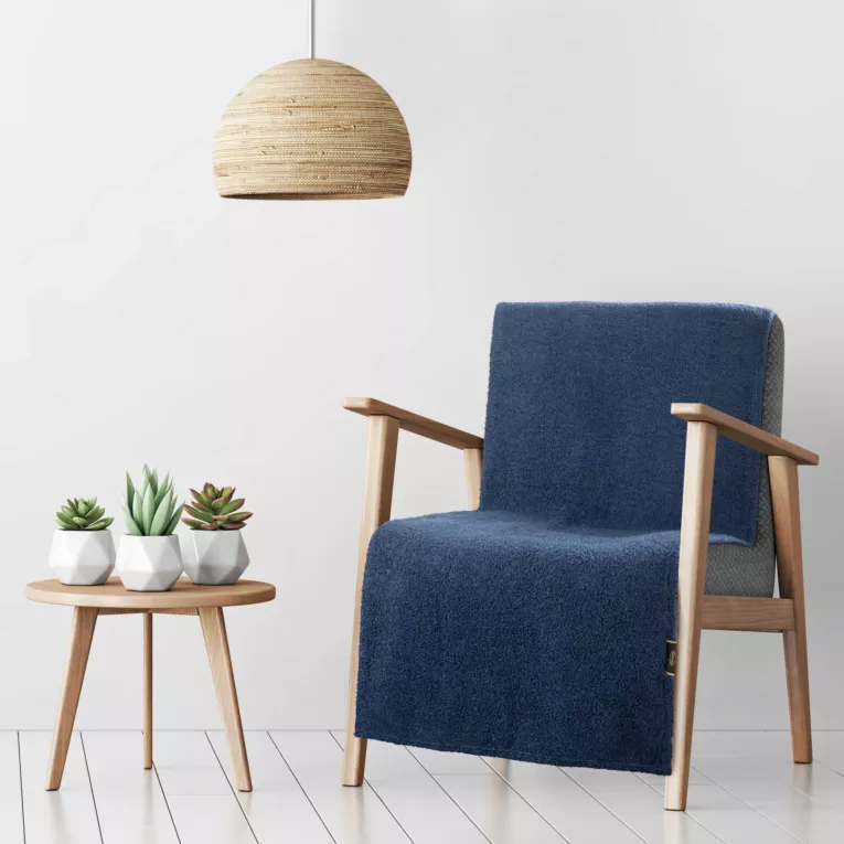Narzuta na fotel 70x160 cm granatowa o miękkiej strukturze BUKLA