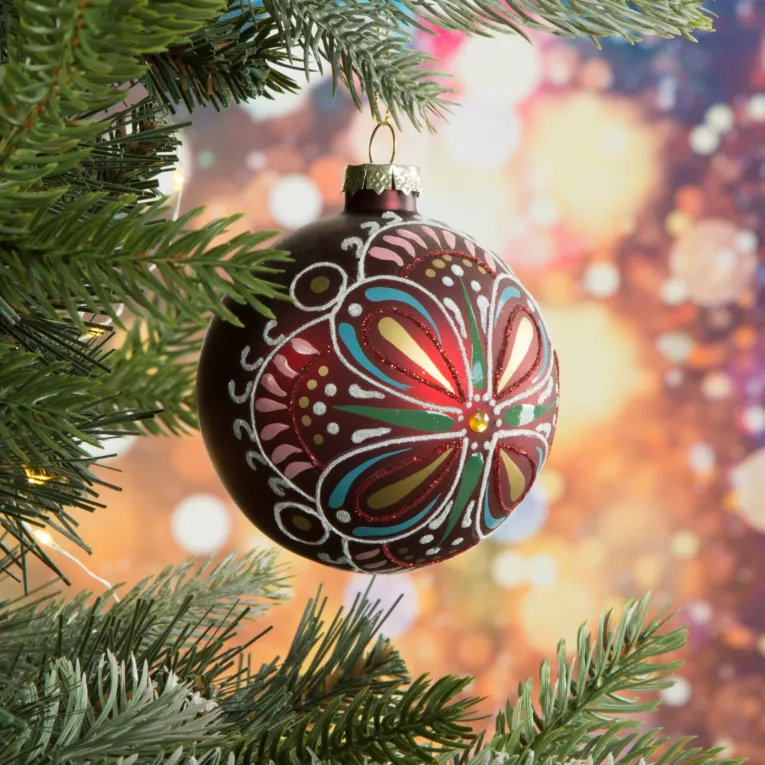 Szklana bombka ręcznie zdobiona  wzorem folklorystycznym z dodatkiem brokatu