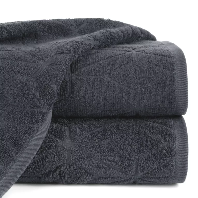 Ręcznik kąpielowy 50x90 cm bawełniany kolor stalowy zdobiony geometrycznym wzorem 500 g/m2 SENDI