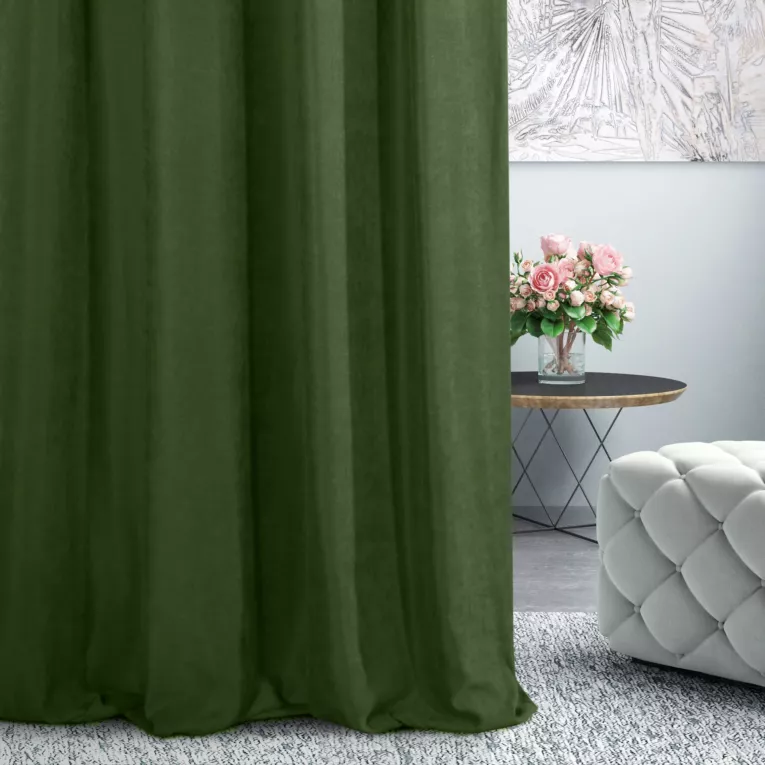 Zasłona szyta na taśmie 5 cm DORA - HIT zielona z miękkiej tkaniny o welurowej strukturze