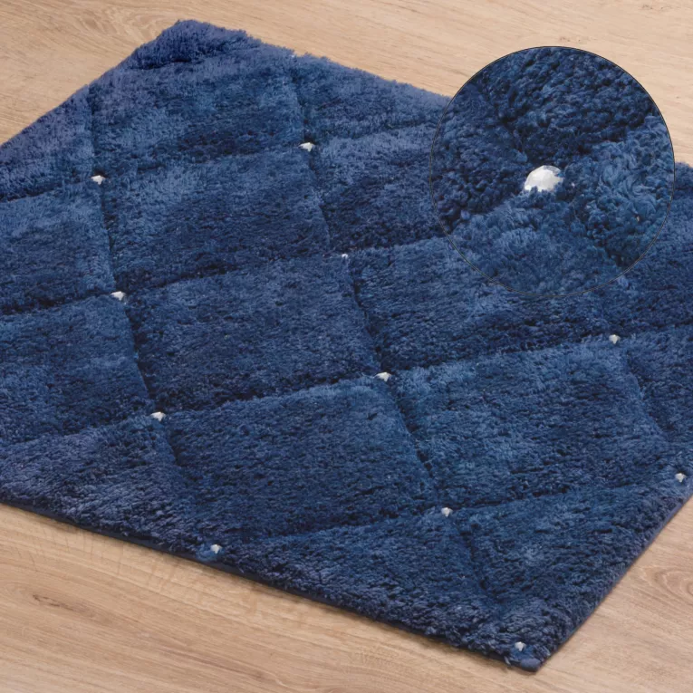 Miękki bawełniany dywanik CHIC zdobiony geometrycznym wzorem z kryształkami