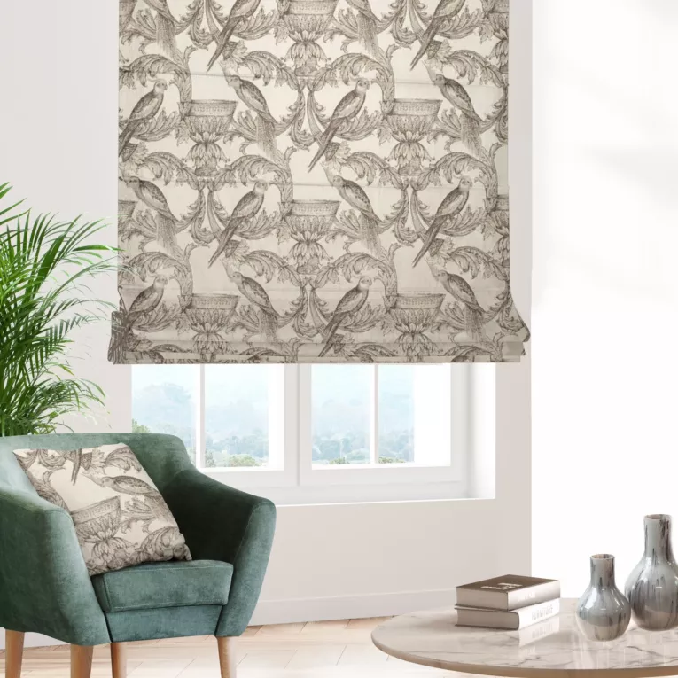 Roleta rzymska beżowo brązowa z miękkiej szlachetnej tkaniny z oryginalnym wzorem