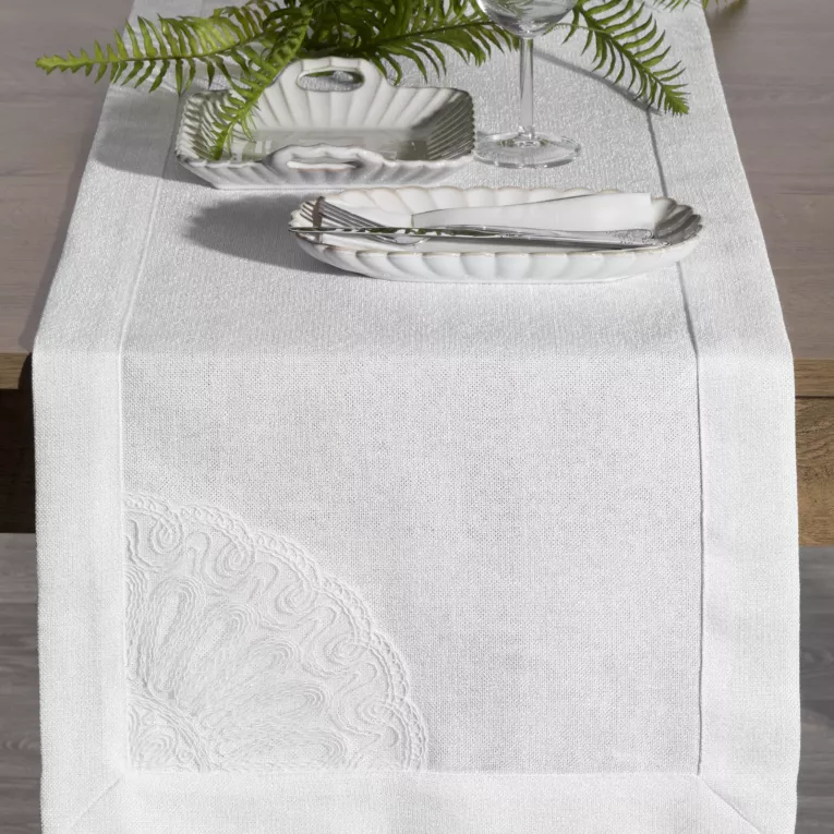 Bieżnik na stół 40x140 cm BRENDA zdobiony ozdobną kantą i haftowaną koronką DIVA LINE