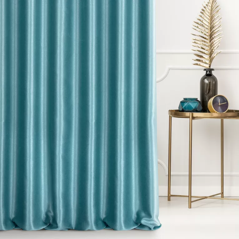 Zasłona szyta na taśmie 5 cm ciemnoniebieska z błyszczącej tkaniny zaciemniającej