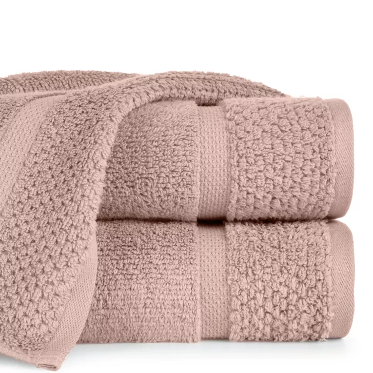 Ręcznik kąpielowy 50x90 cm bawełniany kolor pudrowy róż podkreślony ryżową bordiurą 530 g/m2 VILIA