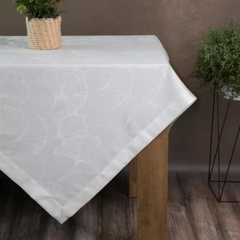 Obrus naturalny 145x350 cm plamoodporny DORIS z żakardowym motywem liści miłorzębu i ozdobną kantą