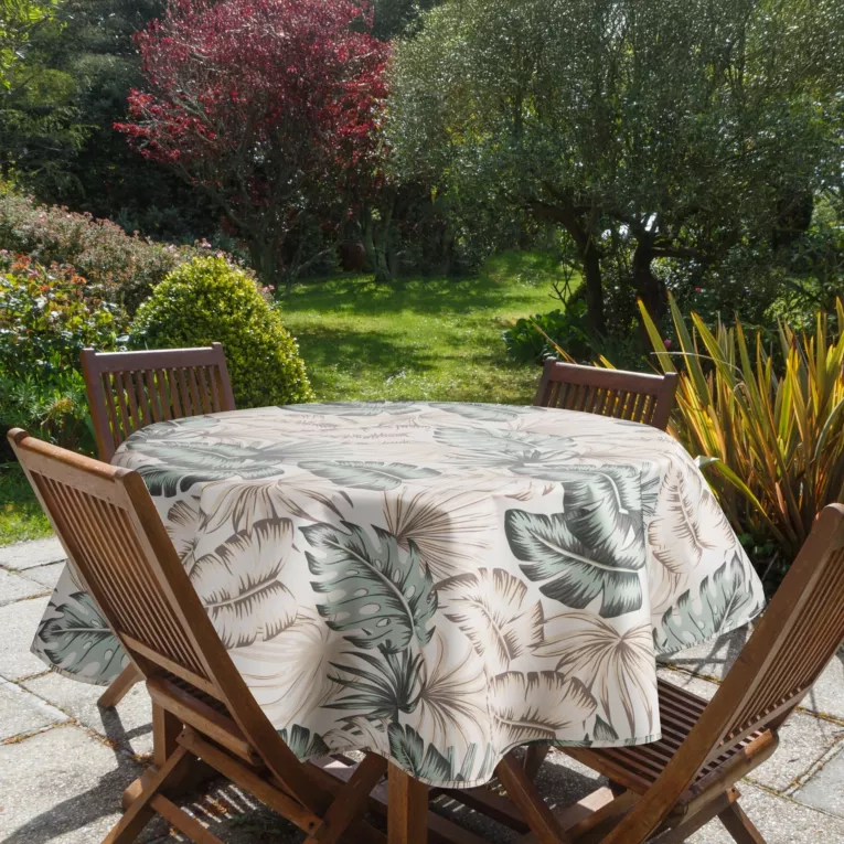 Obrus okrągły kremowo zielony średnica 150 cm wodoodporny GARDEN na taras oraz balkon z motywem egzotycznych liści